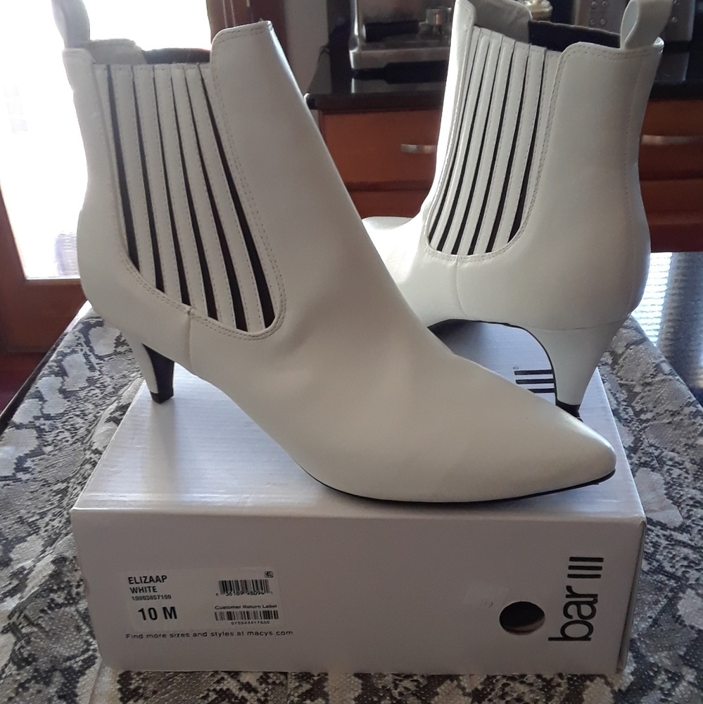 BAR III WOMEN'S WHITE ANKLE BOOTS